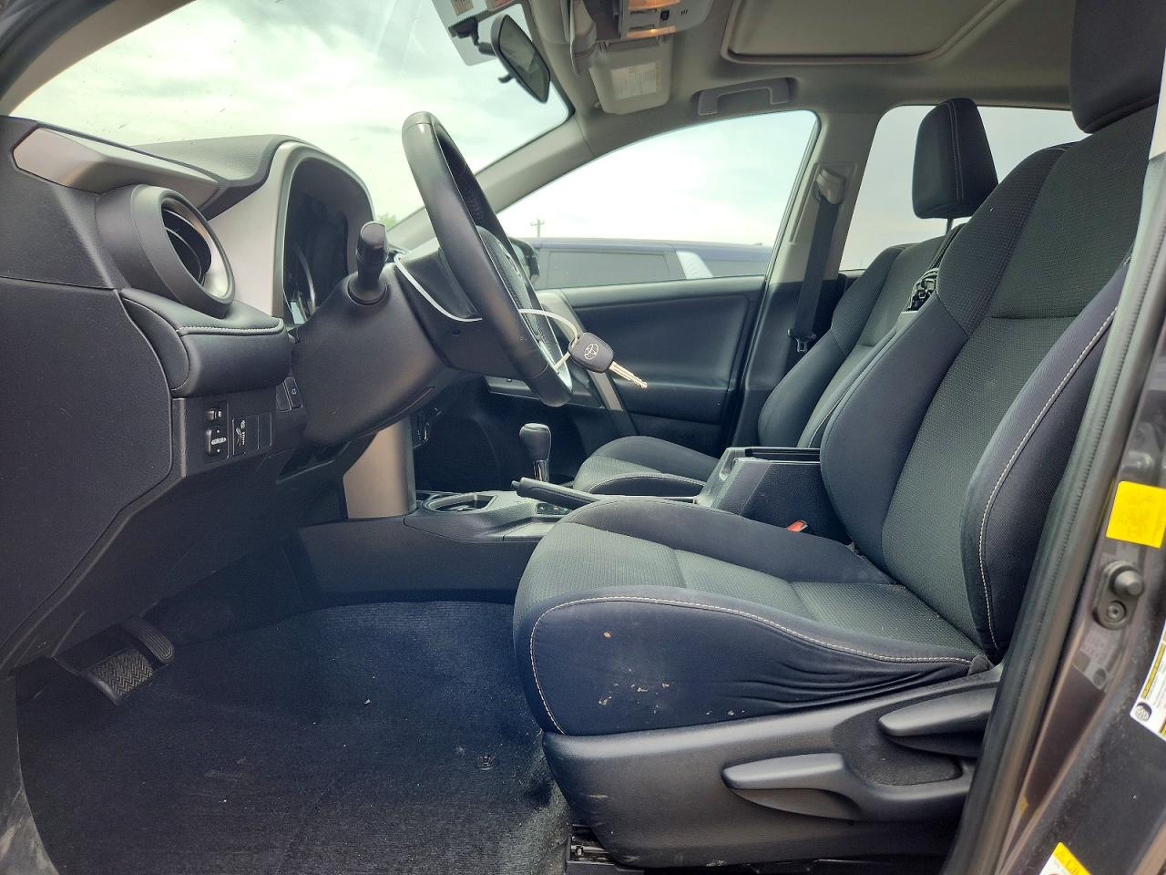 2016 TOYOTA RAV4 XLE photo 19