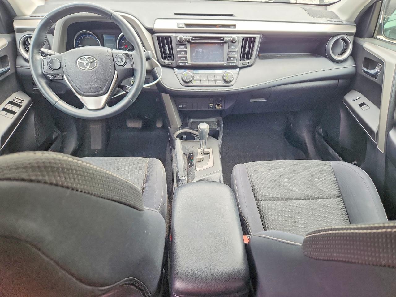 2016 TOYOTA RAV4 XLE photo 22