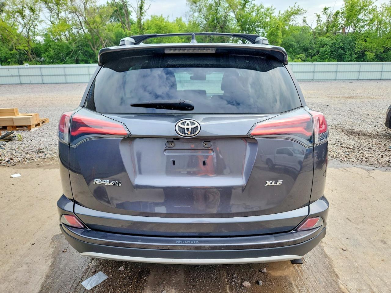 2016 TOYOTA RAV4 XLE photo 16