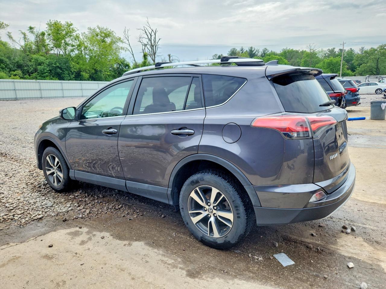 2016 TOYOTA RAV4 XLE photo 4
