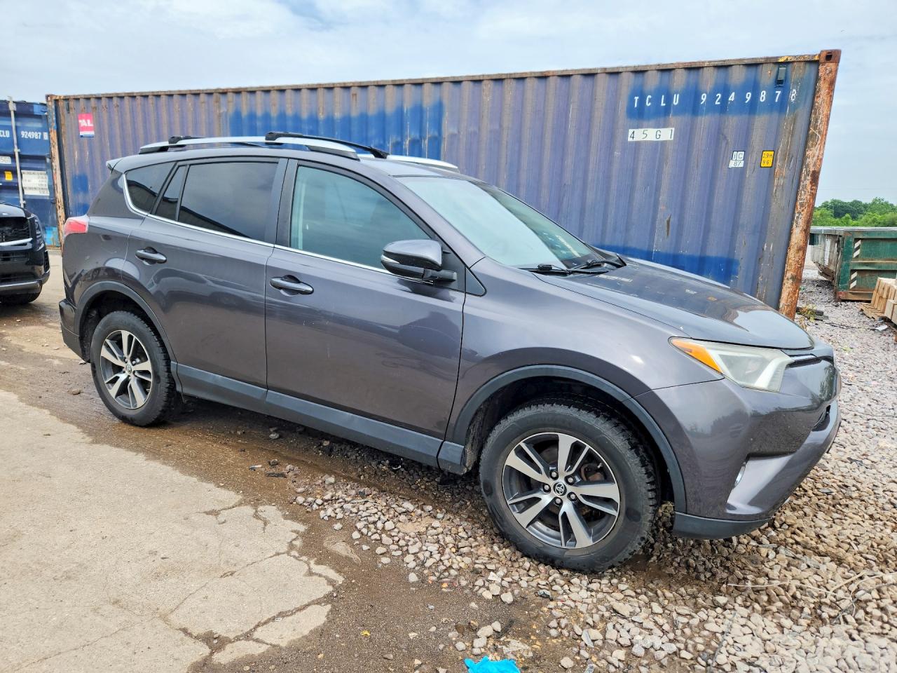 2016 TOYOTA RAV4 XLE photo 10