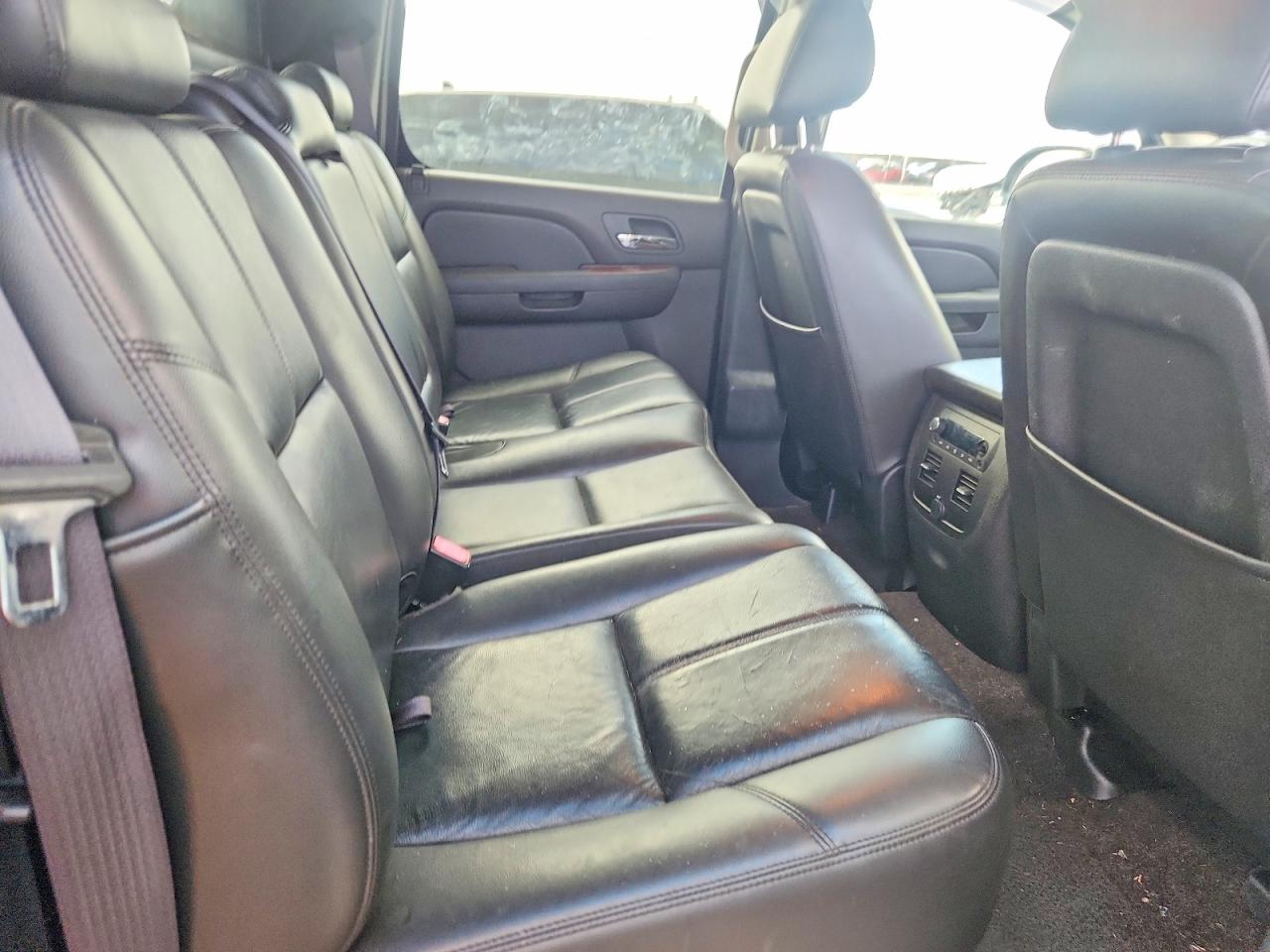 2011 CHEVROLET AVALANCHE LT photo 19