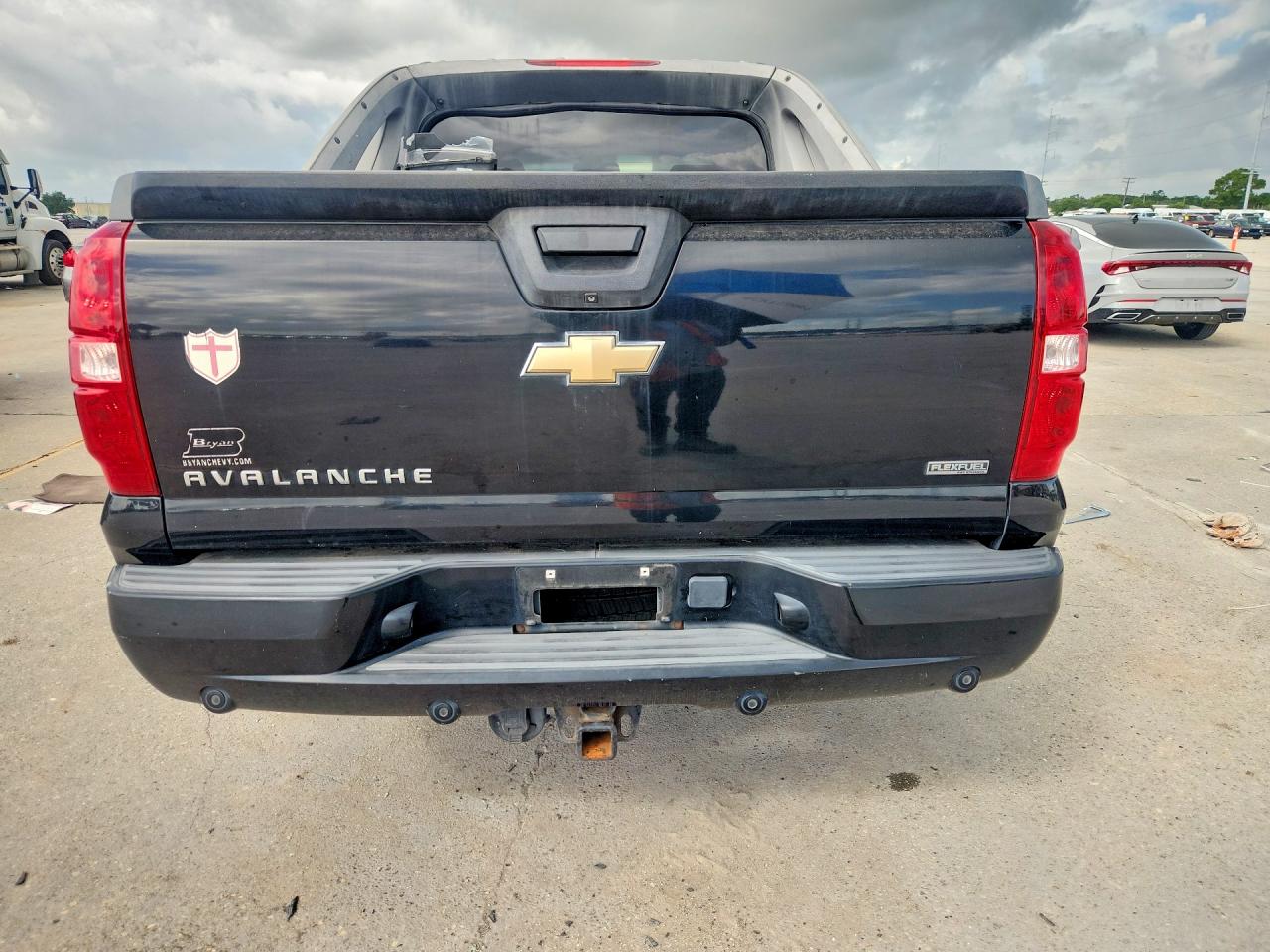 2011 CHEVROLET AVALANCHE LT photo 11