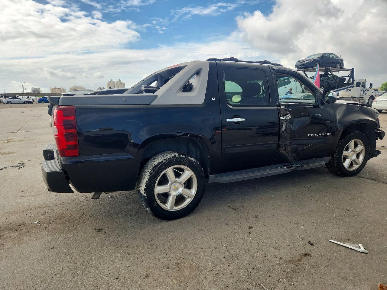 2011 CHEVROLET AVALANCHE LT photo 5