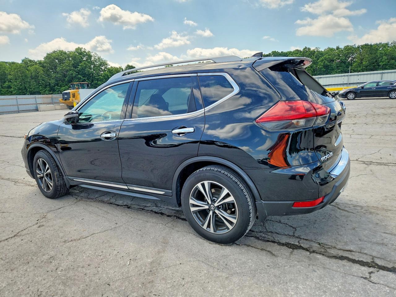 2017 NISSAN ROGUE SL photo 4