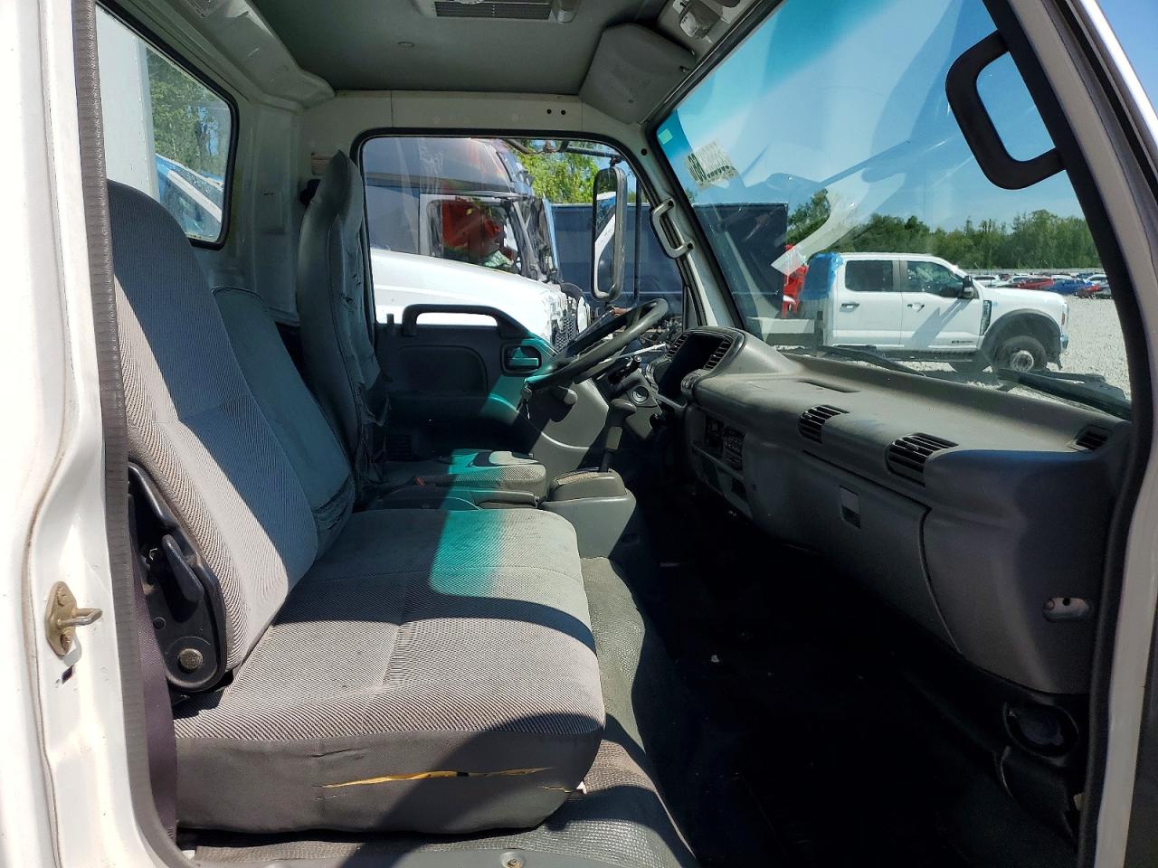 2004 ISUZU NPR BOX TRUCK photo 19