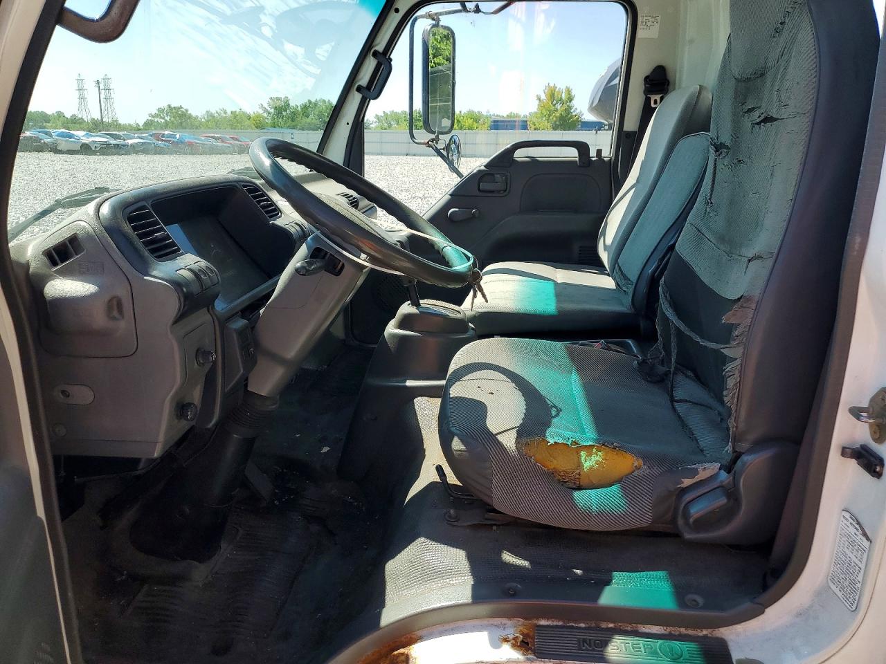 2004 ISUZU NPR BOX TRUCK photo 13