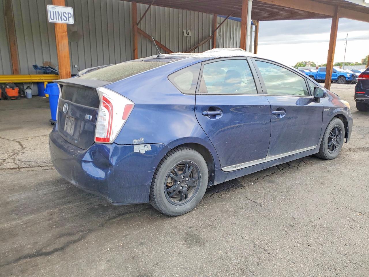 2013 TOYOTA PRIUS FOUR photo 5