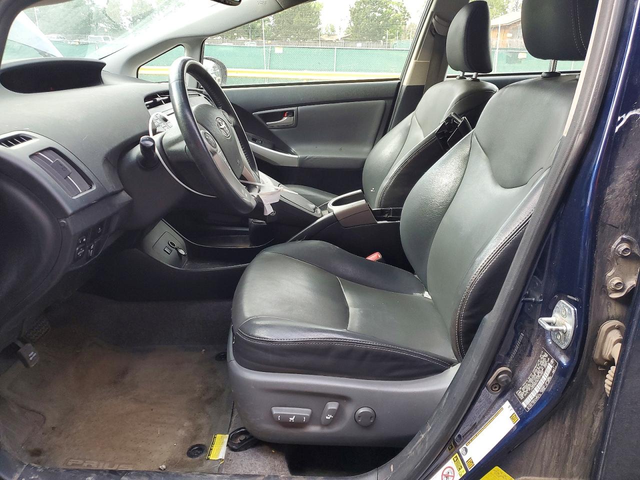 2013 TOYOTA PRIUS FOUR photo 13