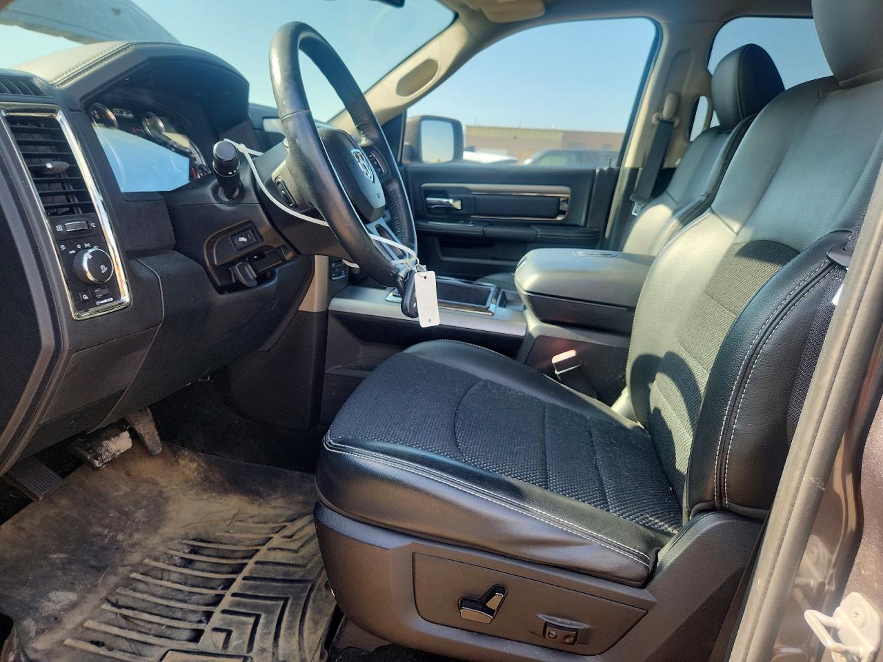 2014 RAM 1500 SPORT photo 19