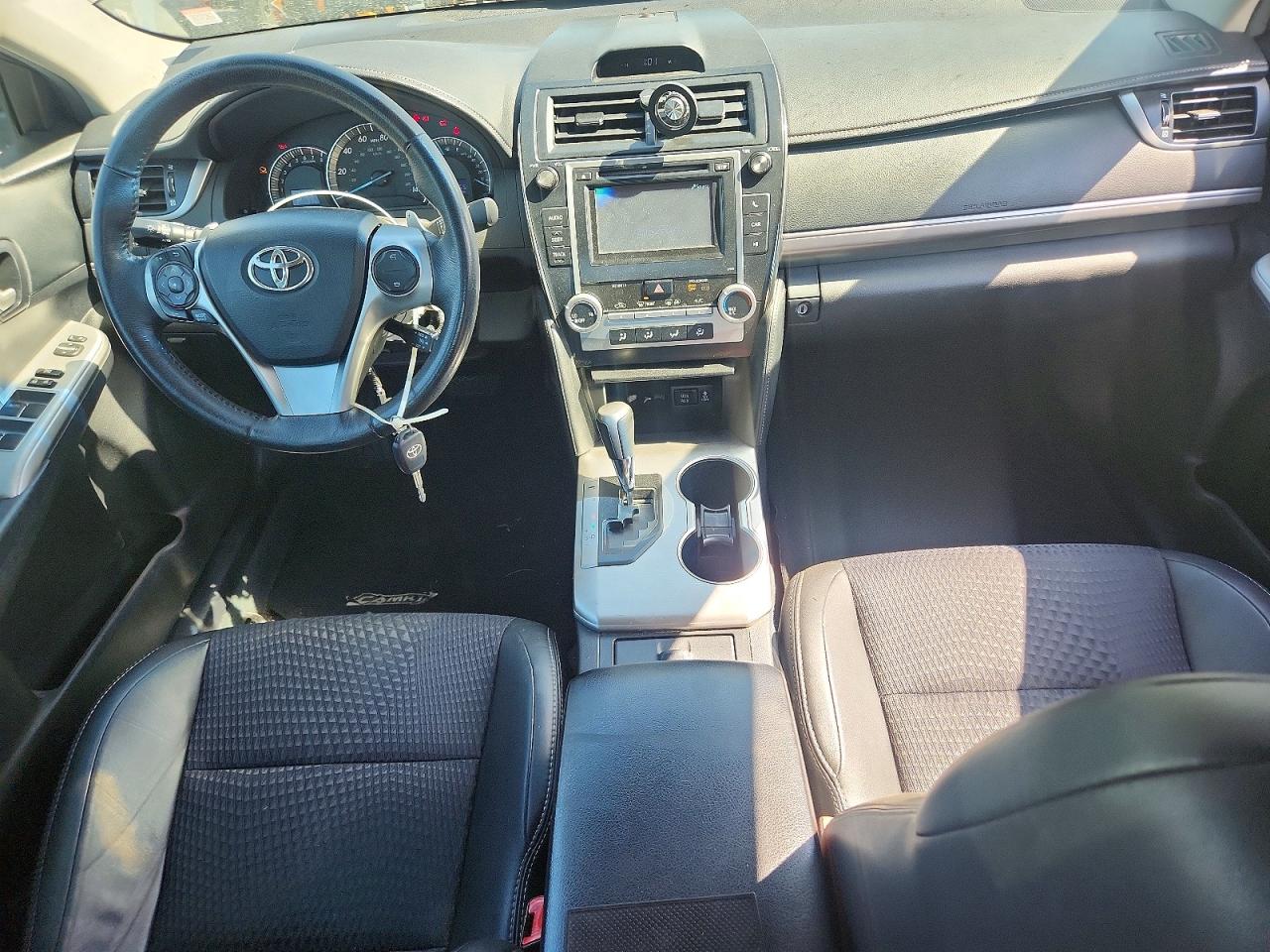 2012 TOYOTA CAMRY SE photo 8