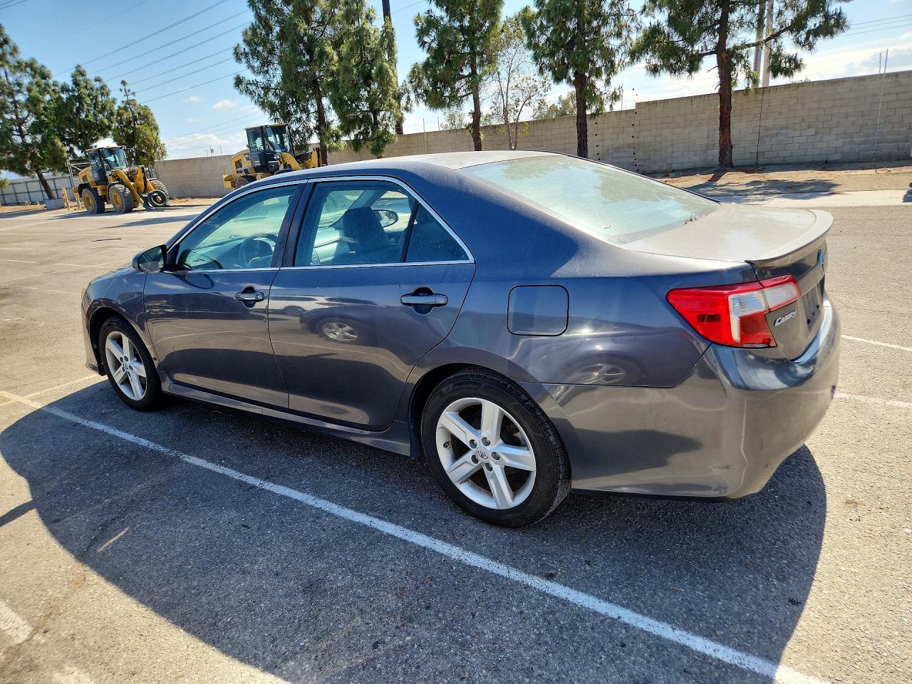 2012 TOYOTA CAMRY SE photo 2