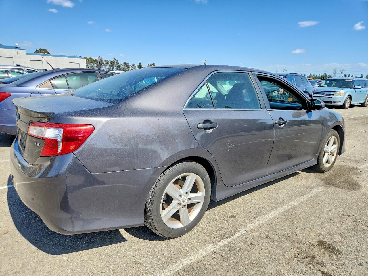 2012 TOYOTA CAMRY SE photo 3