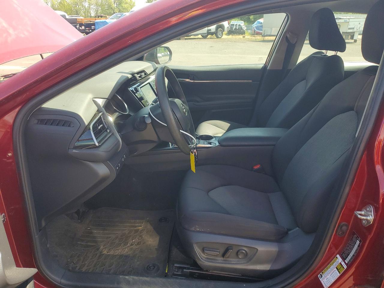 2019 TOYOTA CAMRY LE photo 7