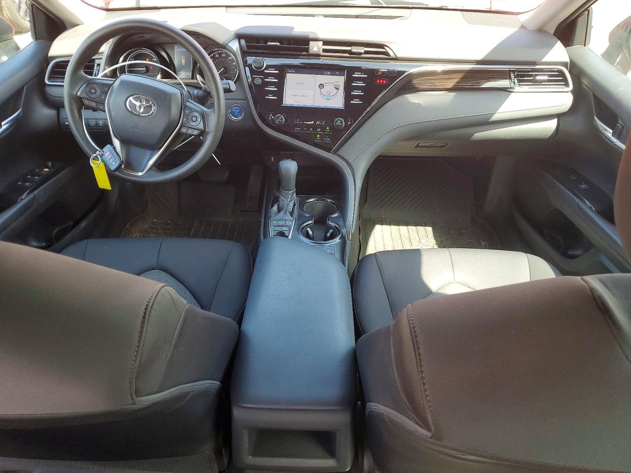 2019 TOYOTA CAMRY LE photo 8