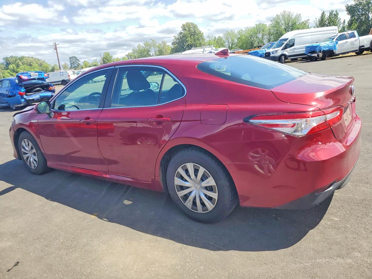 2019 TOYOTA CAMRY LE photo 2