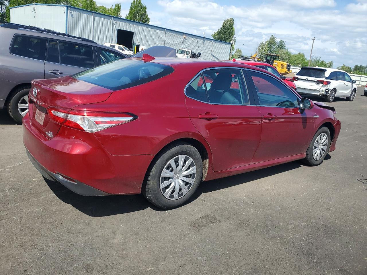 2019 TOYOTA CAMRY LE photo 3