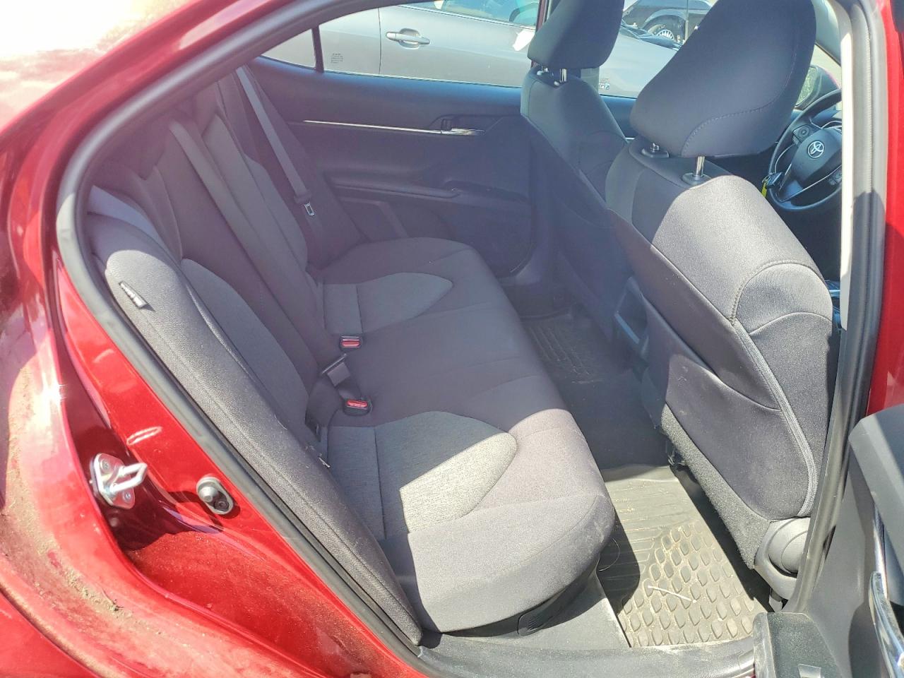 2019 TOYOTA CAMRY LE photo 10