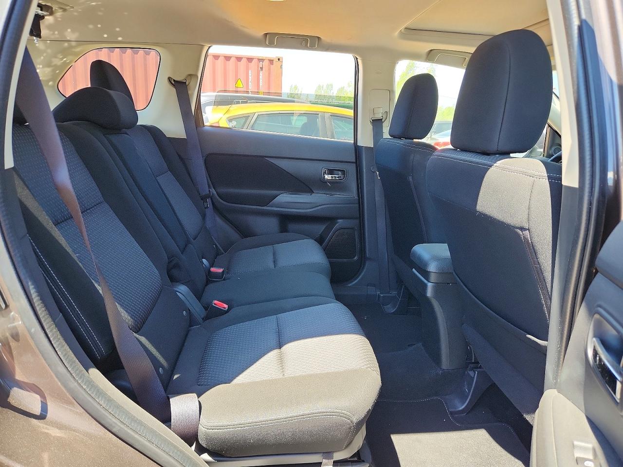 2016 MITSUBISHI OUTLANDER ES photo 21
