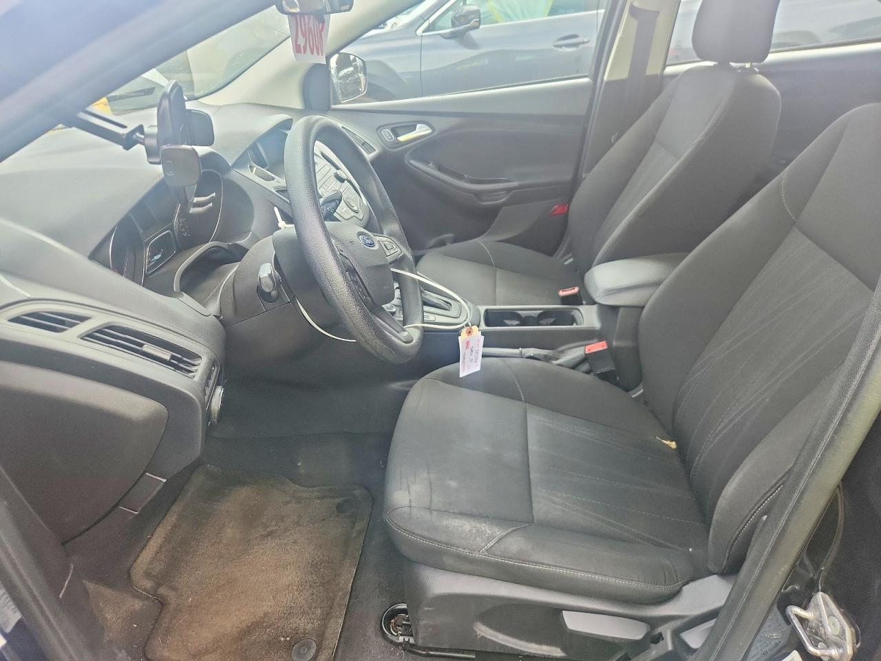 2015 FORD FOCUS SE photo 13