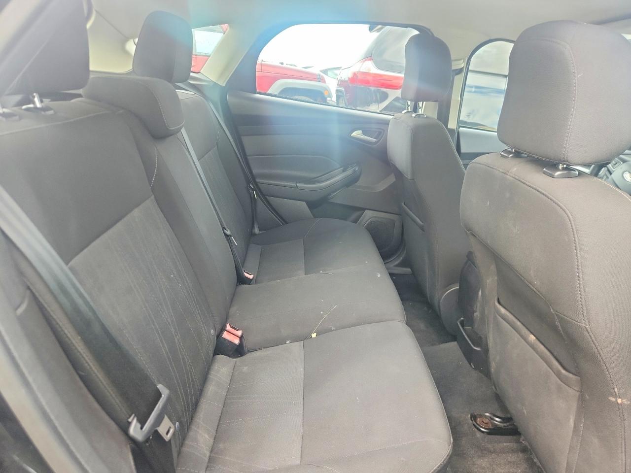 2015 FORD FOCUS SE photo 19