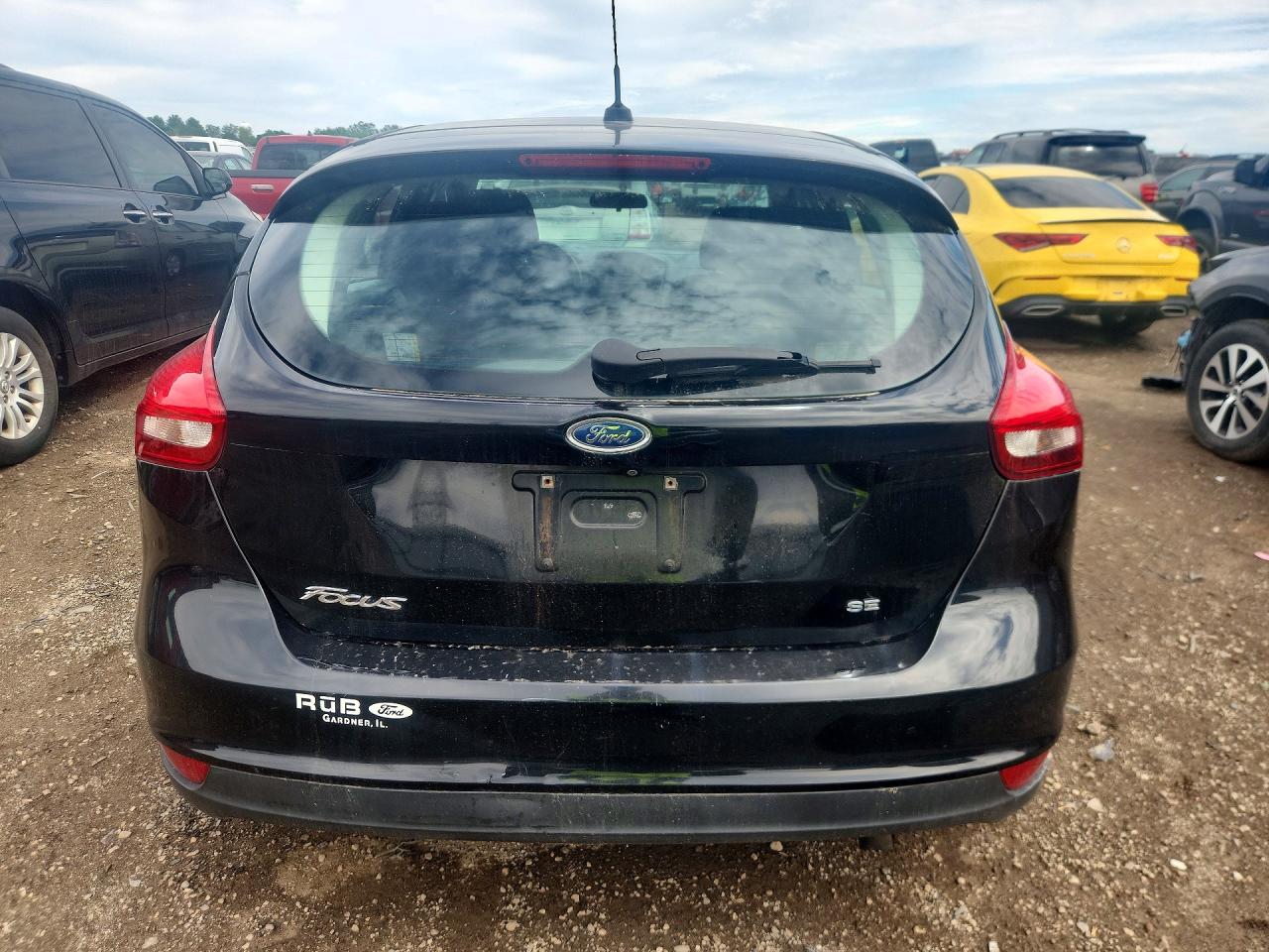 2015 FORD FOCUS SE photo 11