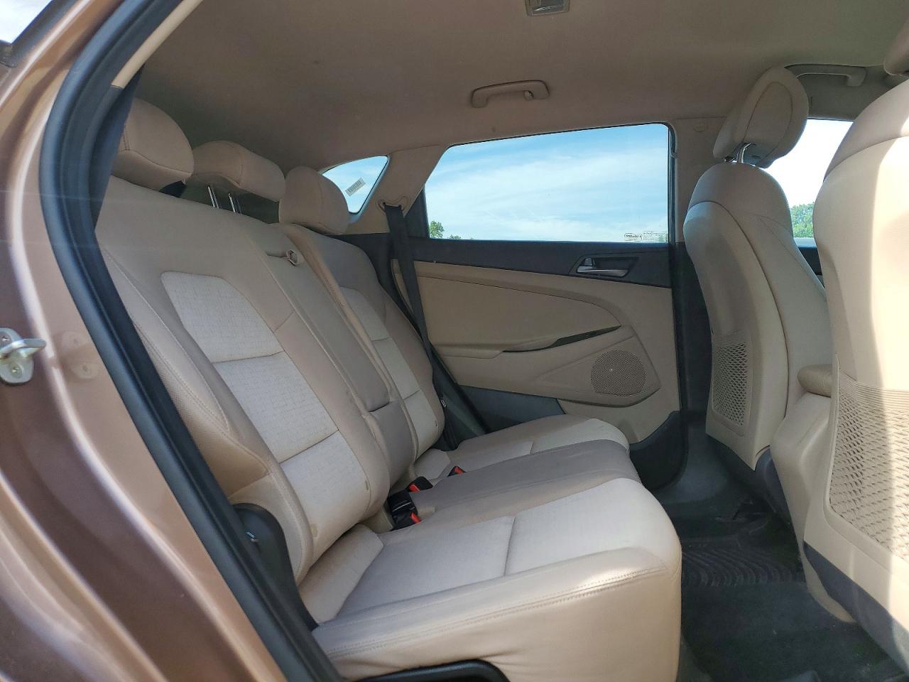 2017 HYUNDAI TUCSON SE photo 21