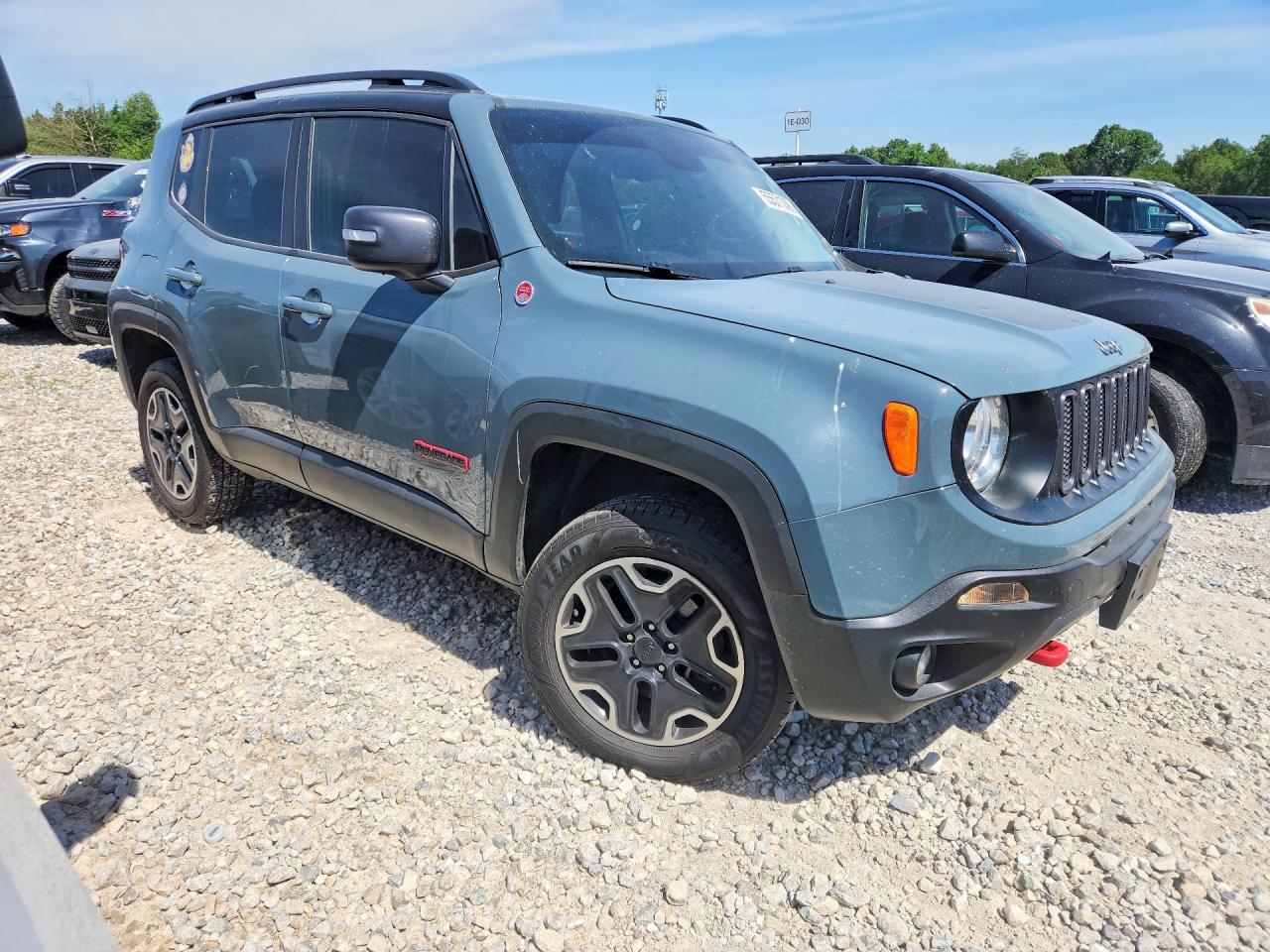 2017 JEEP RENEGADE TRAILHAWK photo 4