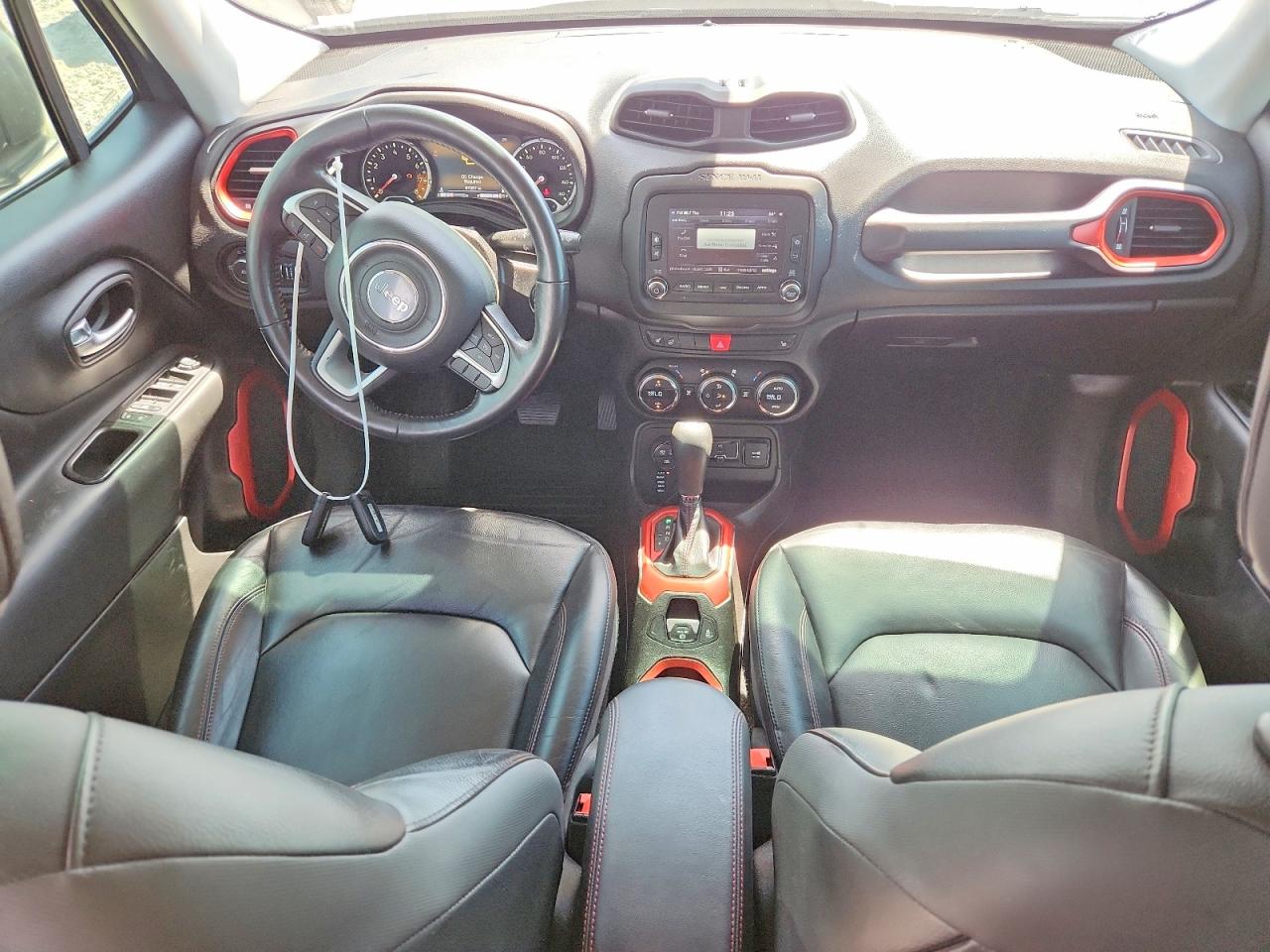 2017 JEEP RENEGADE TRAILHAWK photo 8