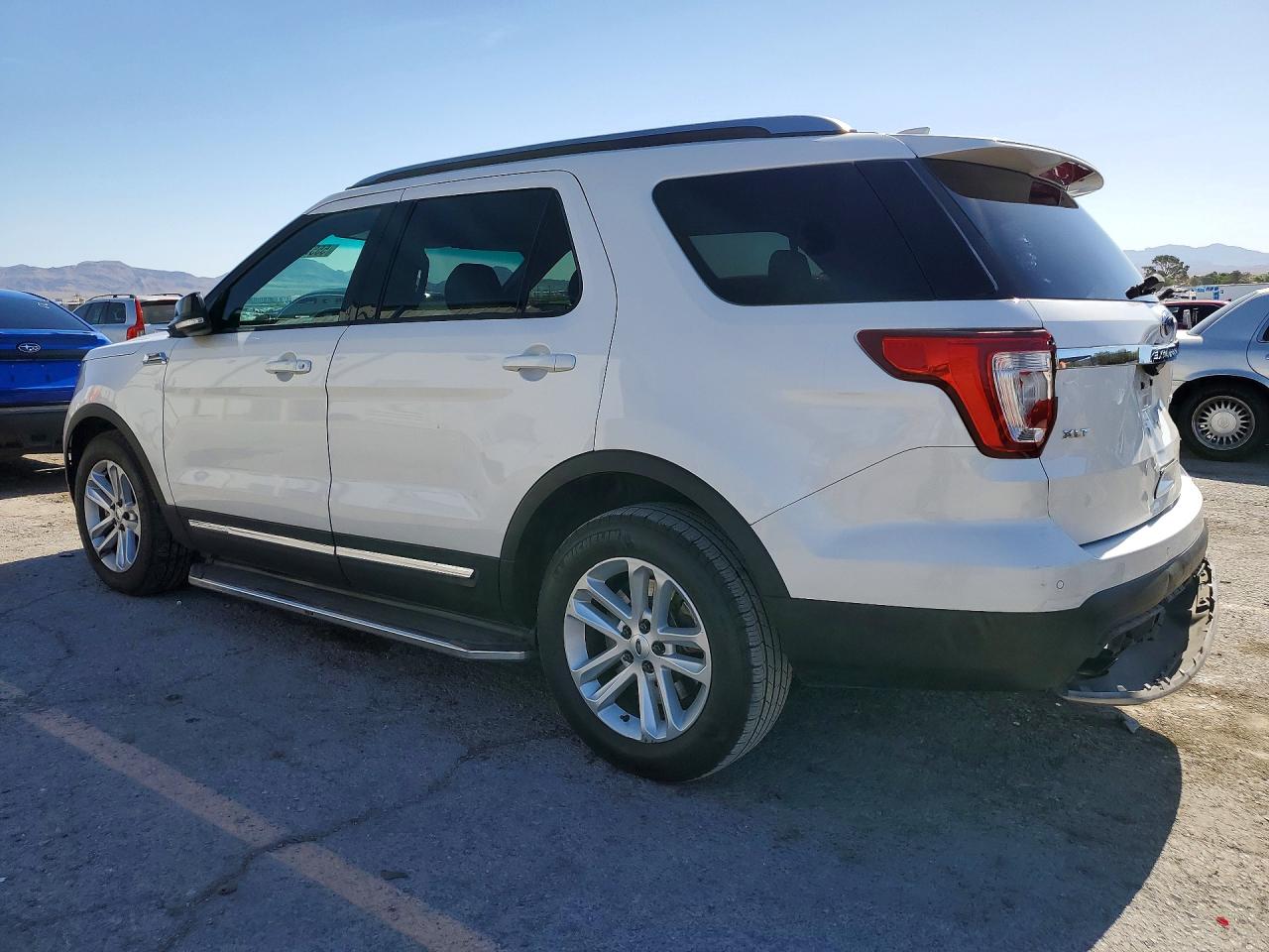 2016 FORD EXPLORER XLT photo 3
