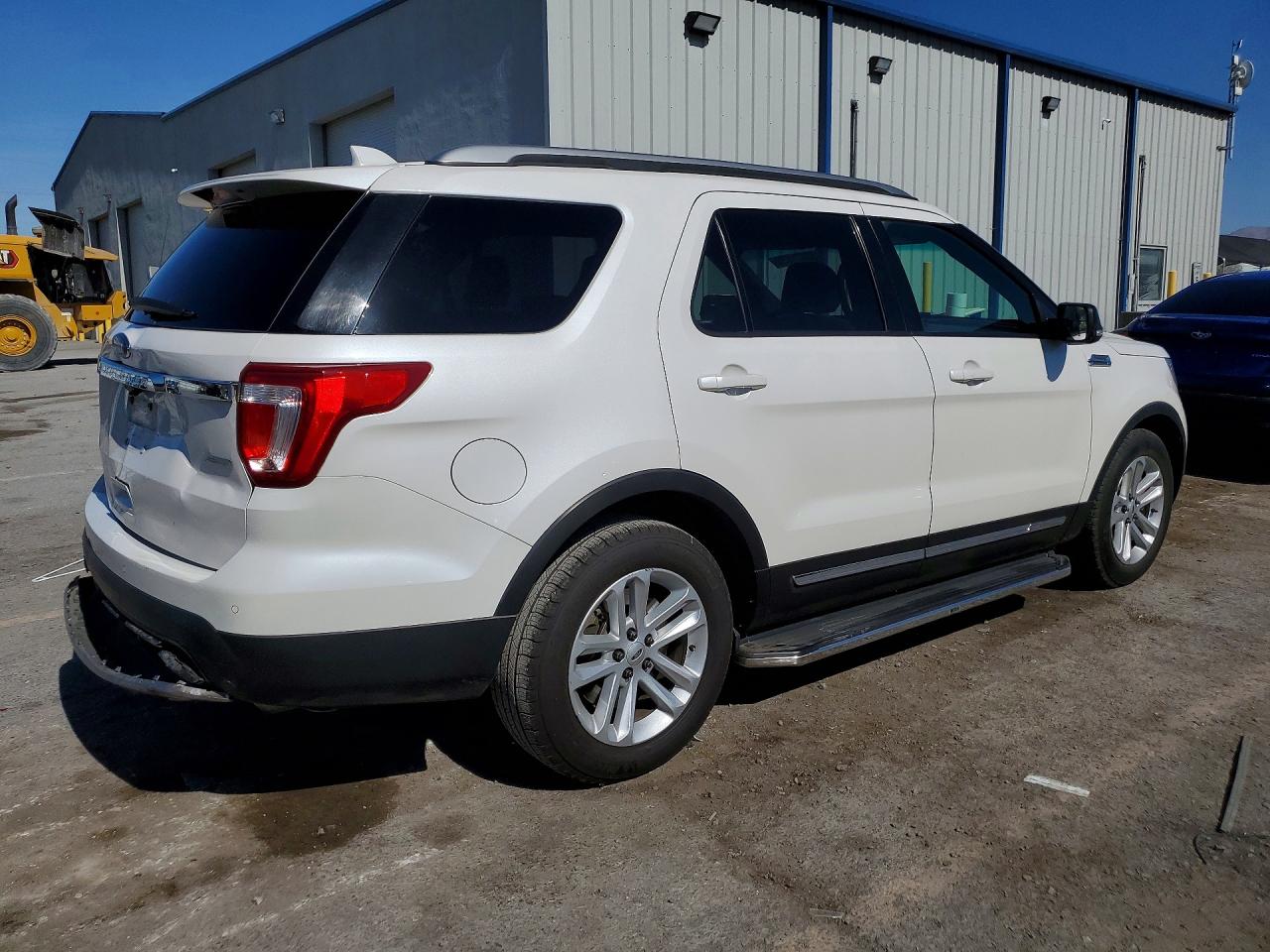 2016 FORD EXPLORER XLT photo 5