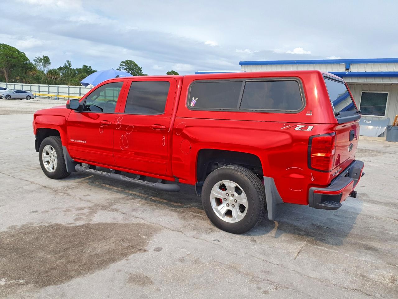 2018 CHEVROLET SILVERADO K1500 LT photo 2