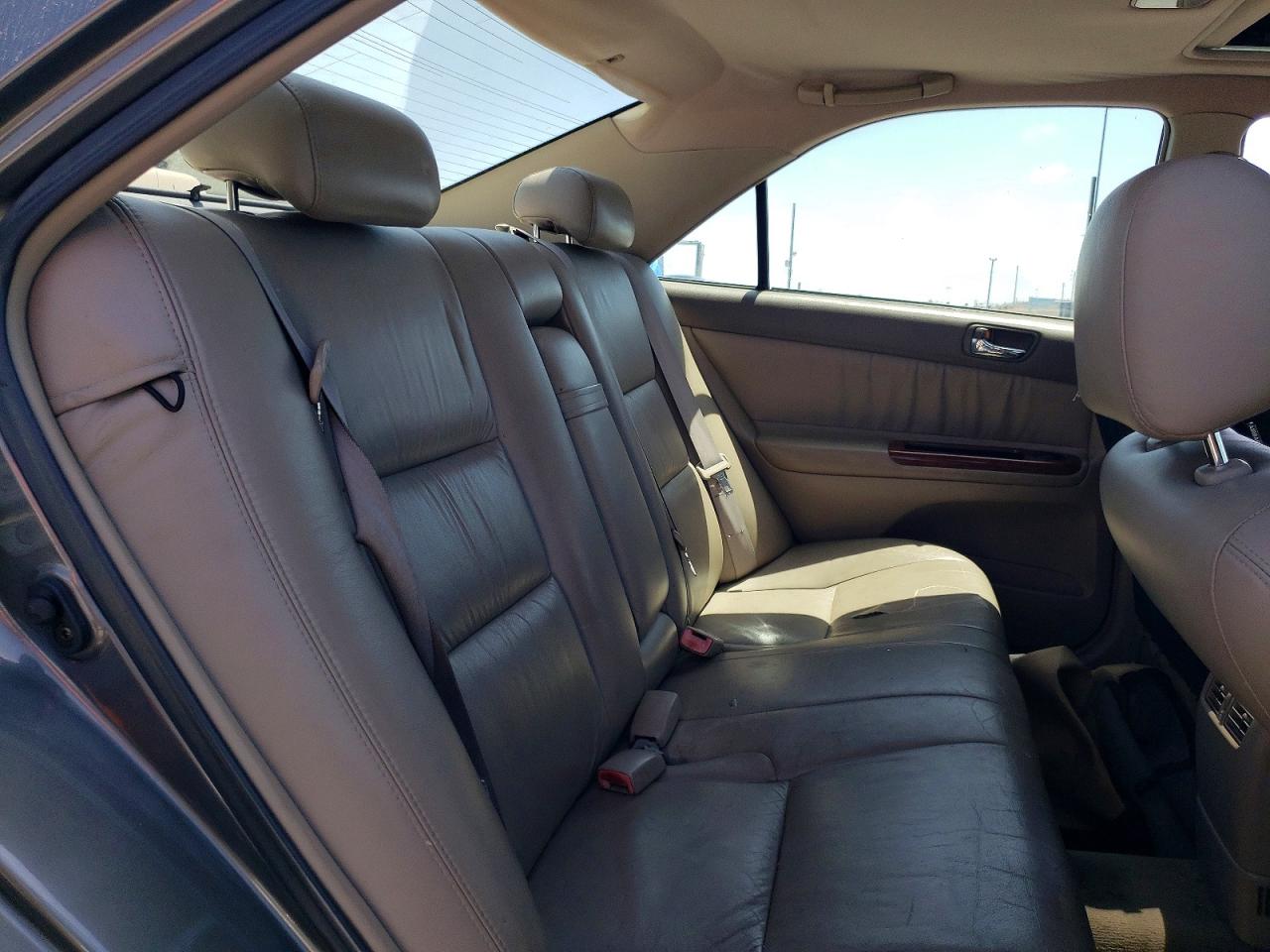 2004 TOYOTA CAMRY XLE photo 28