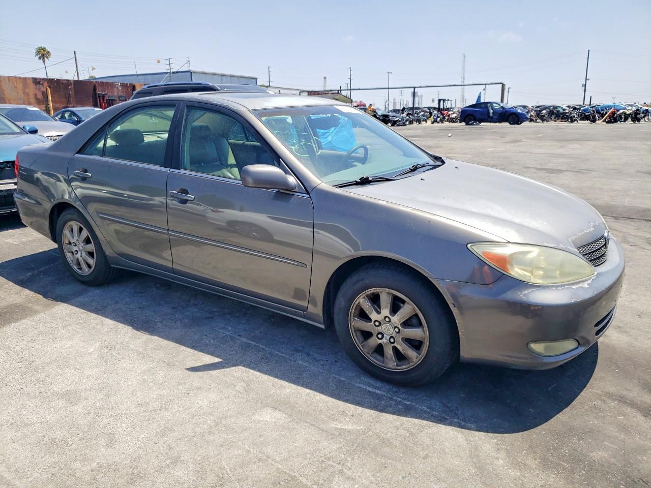 2004 TOYOTA CAMRY XLE photo 10