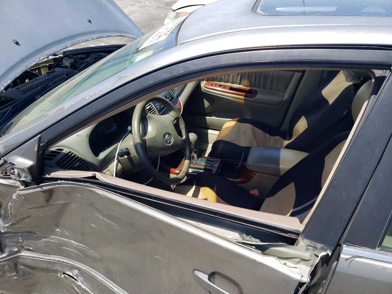 2004 TOYOTA CAMRY XLE photo 19