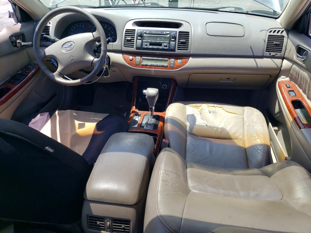 2004 TOYOTA CAMRY XLE photo 22
