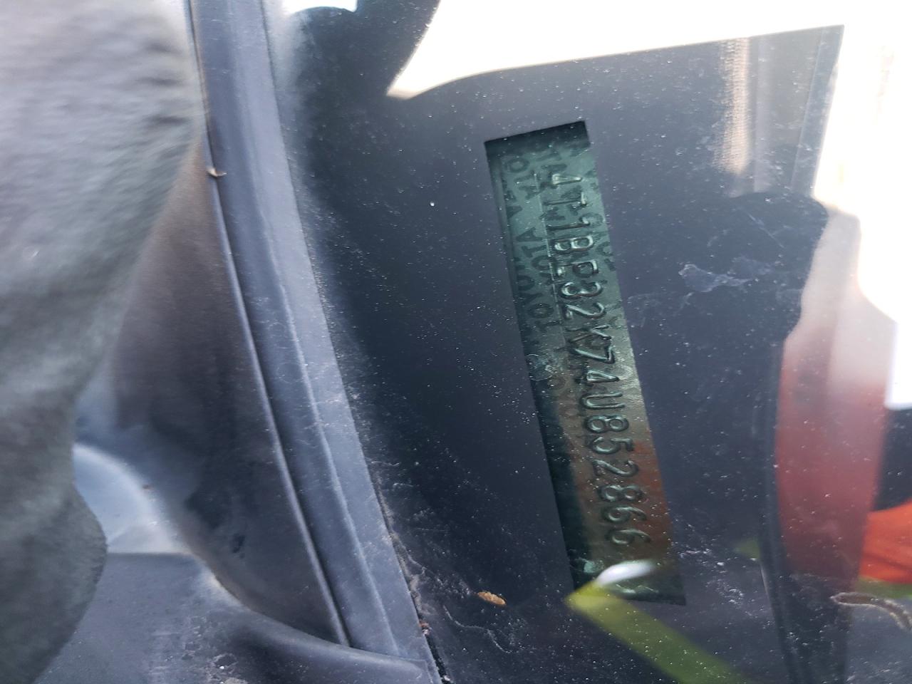 2004 TOYOTA CAMRY XLE photo 34