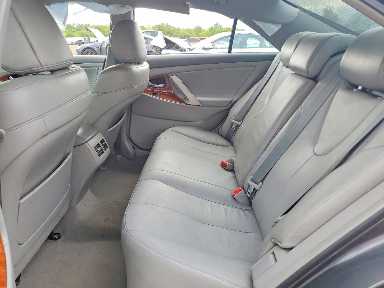 2011 TOYOTA CAMRY XLE V6 photo 28