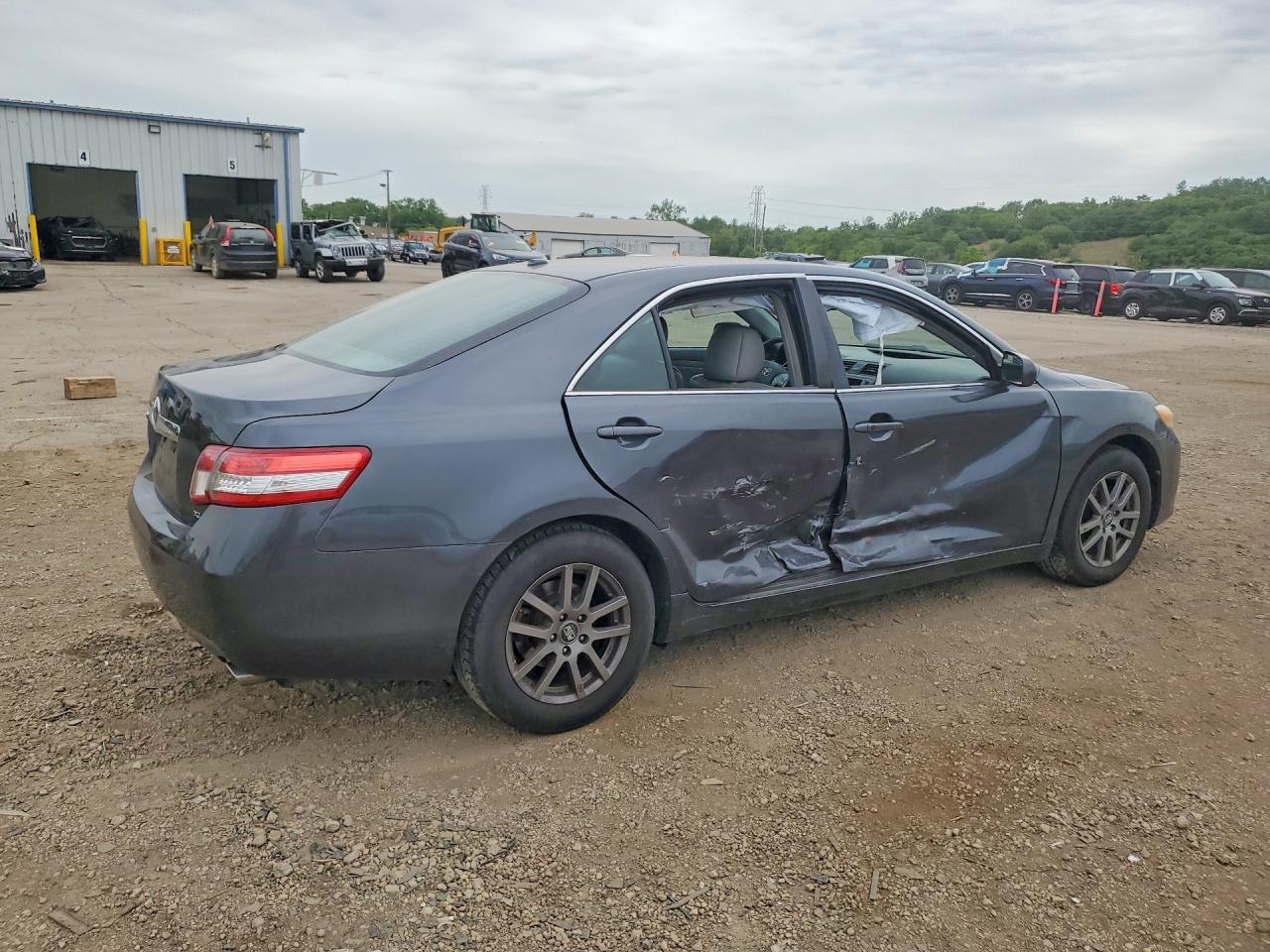 2011 TOYOTA CAMRY XLE V6 photo 7