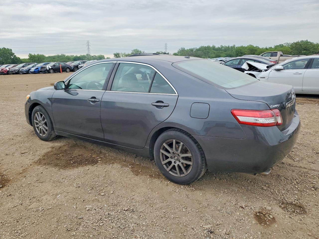 2011 TOYOTA CAMRY XLE V6 photo 4