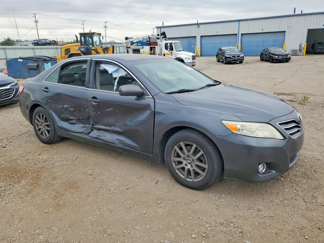 2011 TOYOTA CAMRY XLE V6 photo 10
