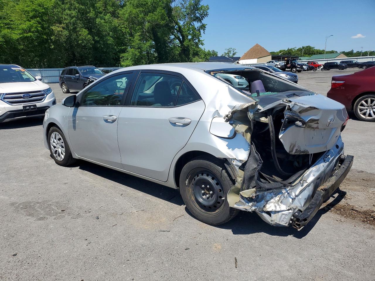 2018 TOYOTA COROLLA LE photo 3