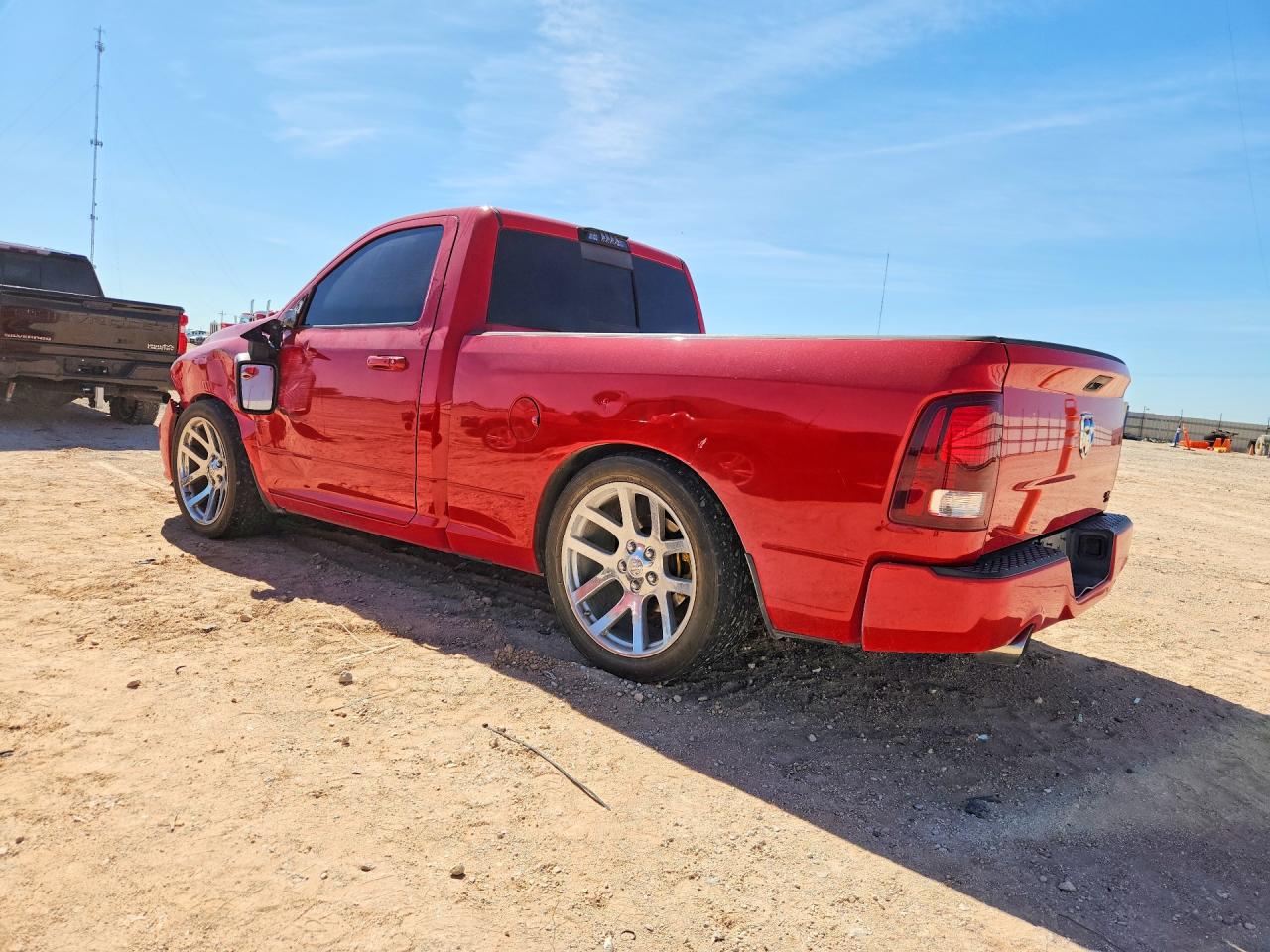 2016 RAM 1500 SPORT photo 2