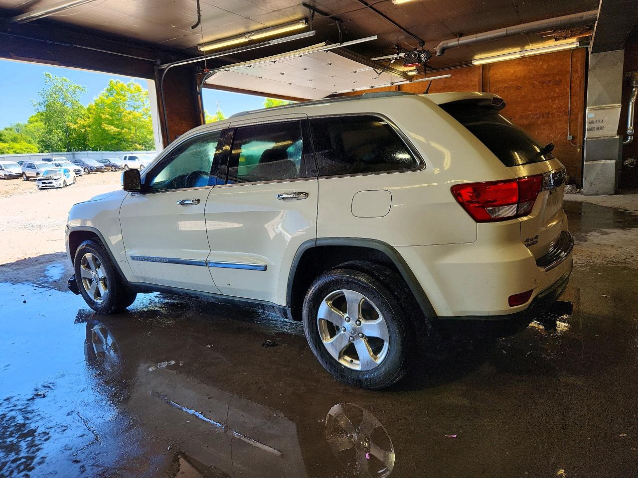 2011 JEEP GRAND CHEROKEE LIMITED photo 4