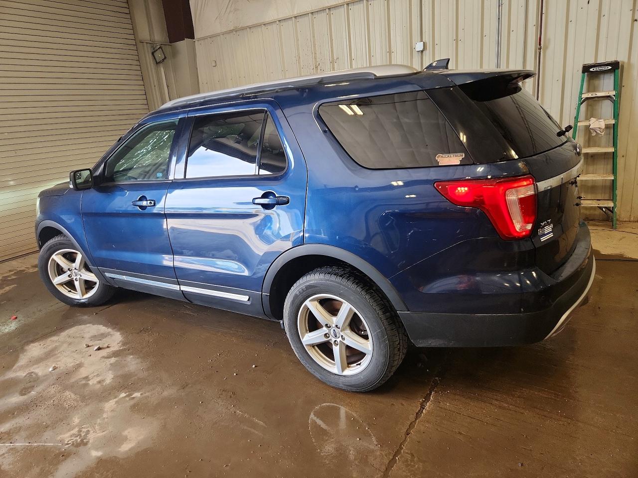 2017 FORD EXPLORER XLT photo 4