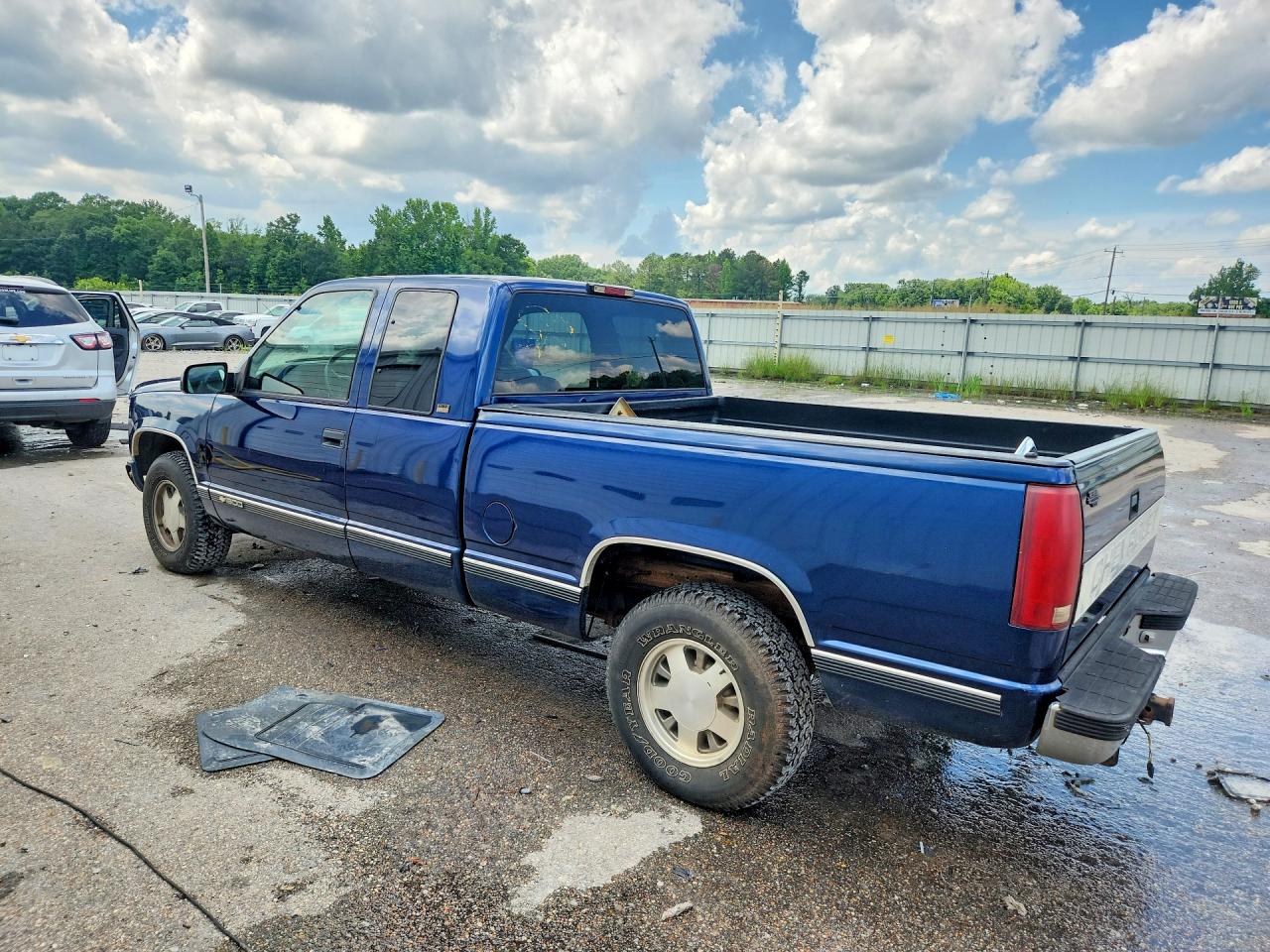 1996 CHEVROLET GMT-400 C1500 photo 2