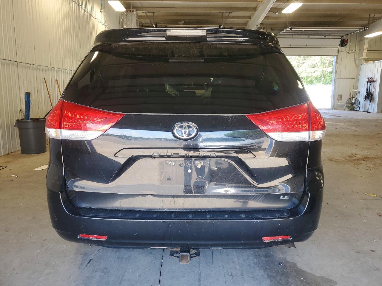 2014 TOYOTA SIENNA LE photo 11