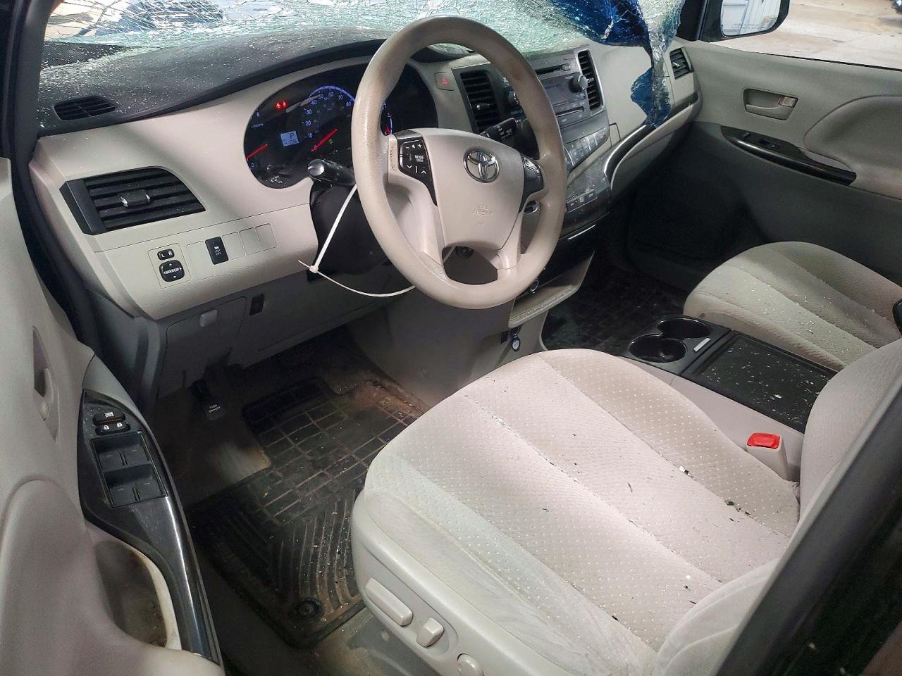 2014 TOYOTA SIENNA LE photo 15