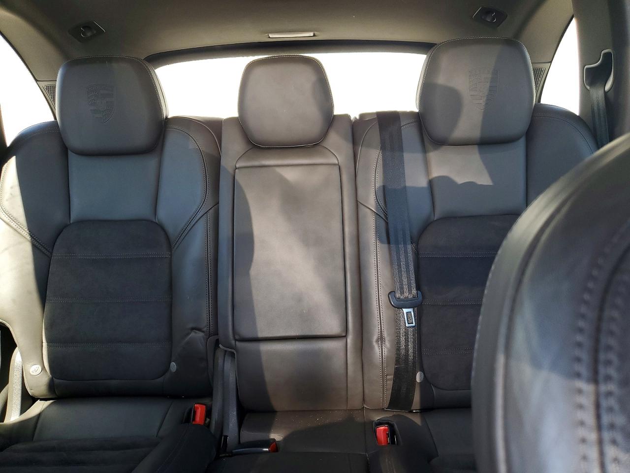 2018 PORSCHE CAYENNE photo 10