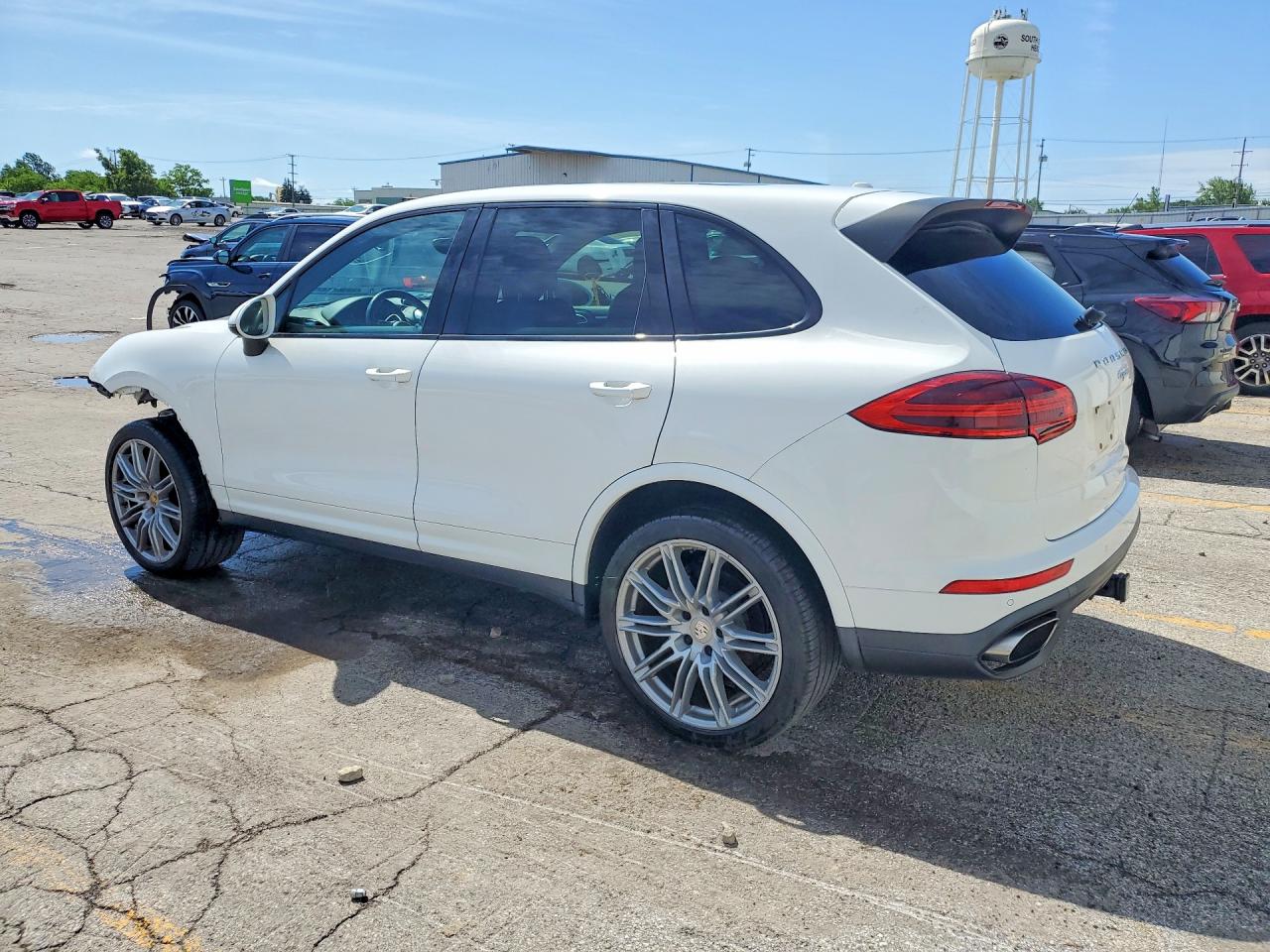 2018 PORSCHE CAYENNE photo 2